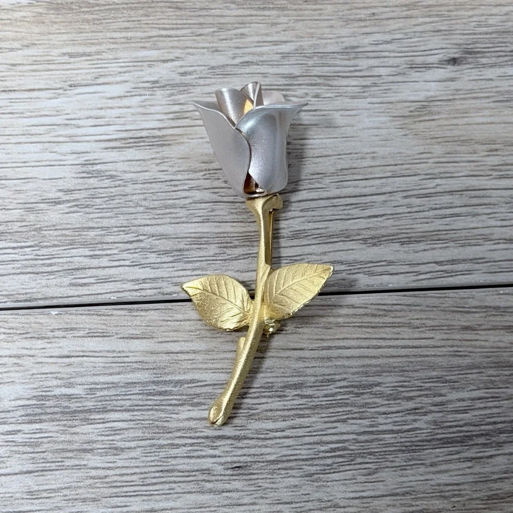 Vintage‎ Rose Flower Brooch Romantic Cottagecore Feminine Coquette Jewelry Pin